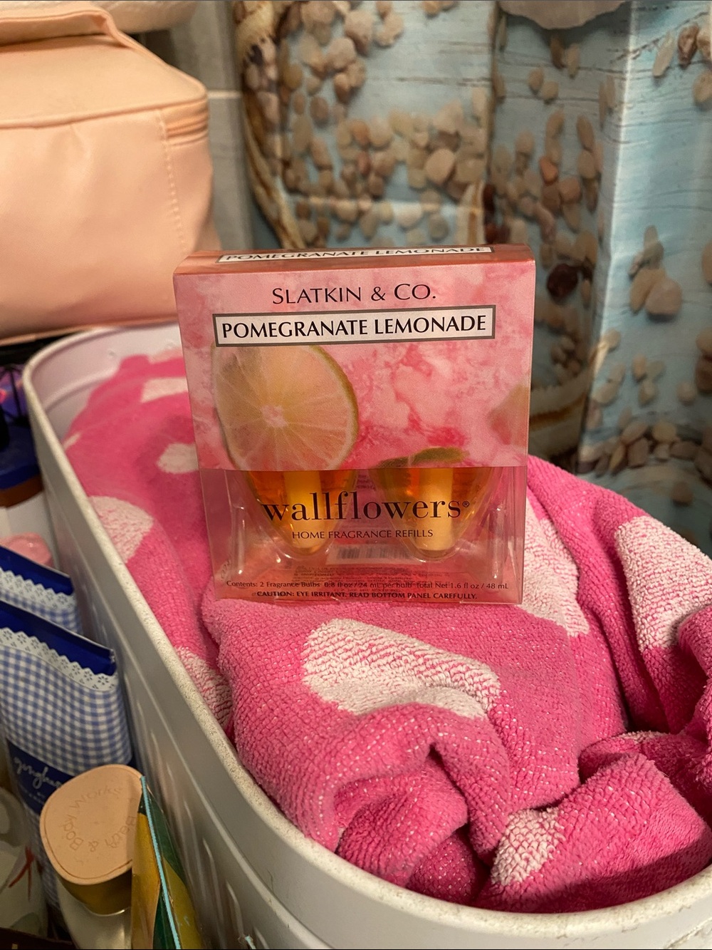 Slatkin & Co. (Bath & Body Works)Pomegranate Lemonade Wallflowers Refill — Pink